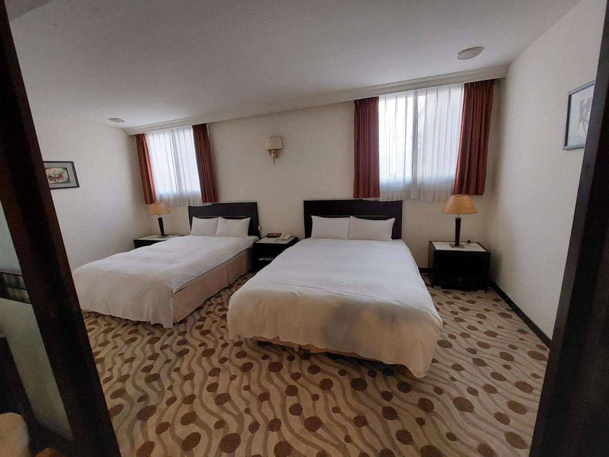 Herkang Hotel Tajcshung Kültér fotó