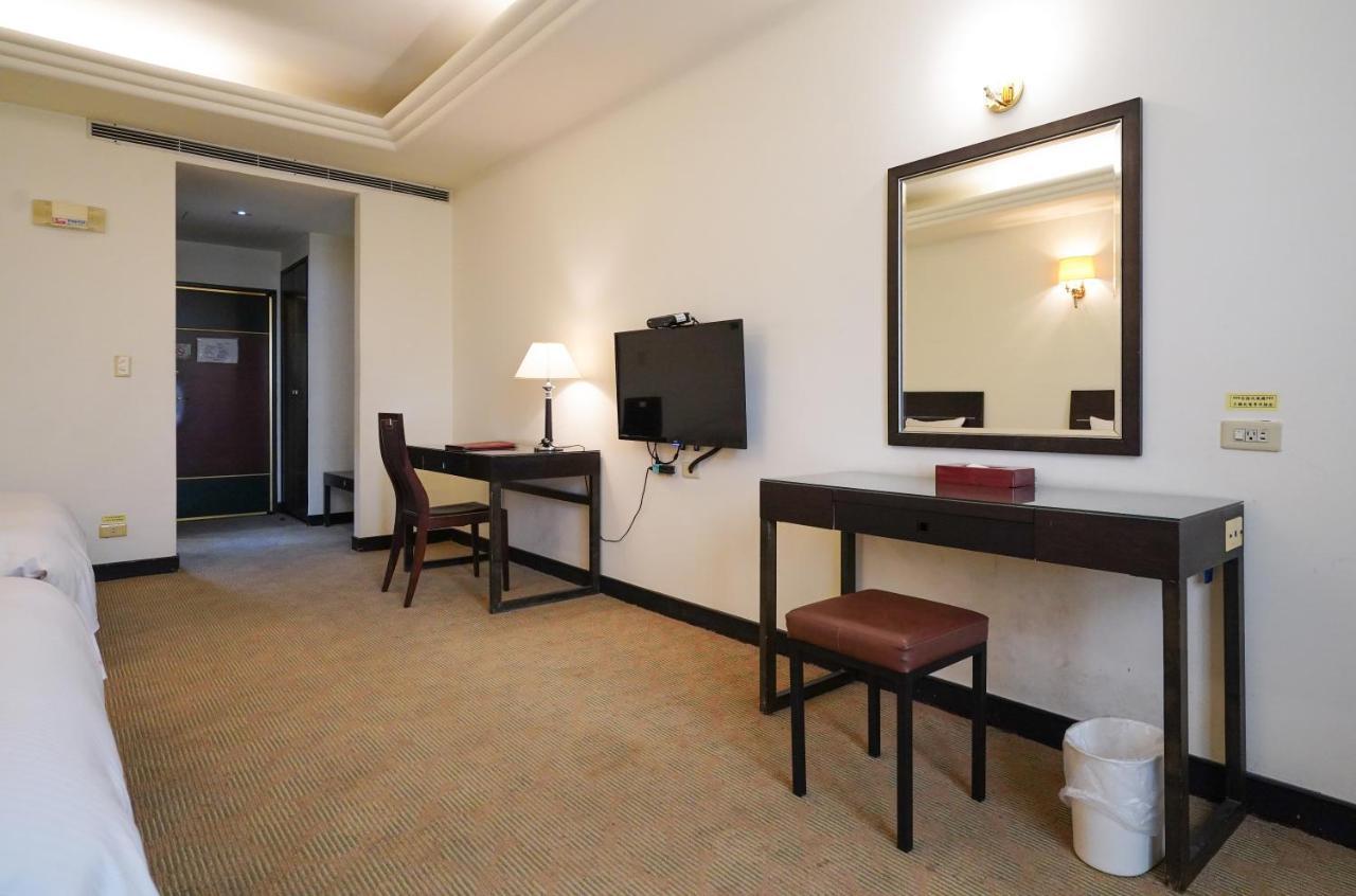 Herkang Hotel Tajcshung Kültér fotó