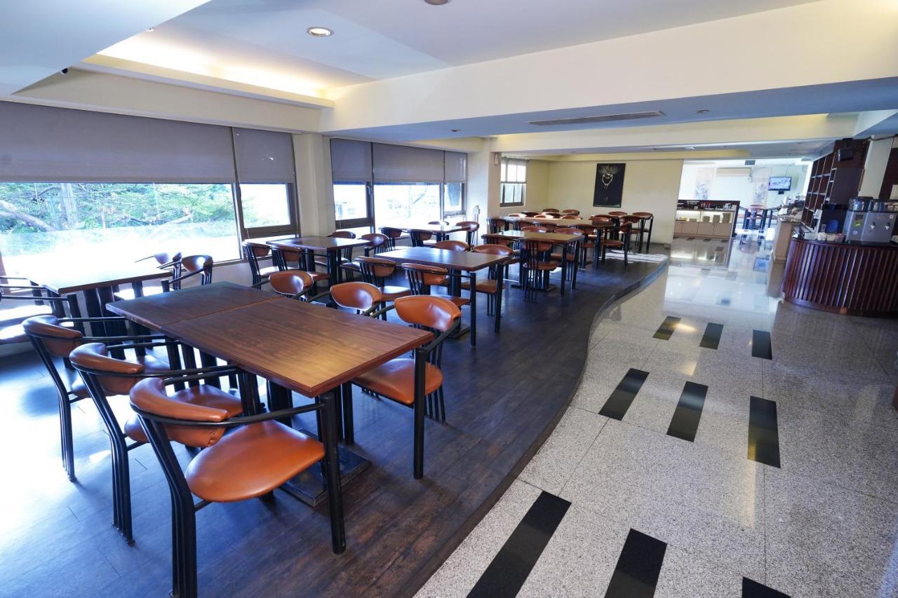 Herkang Hotel Tajcshung Kültér fotó