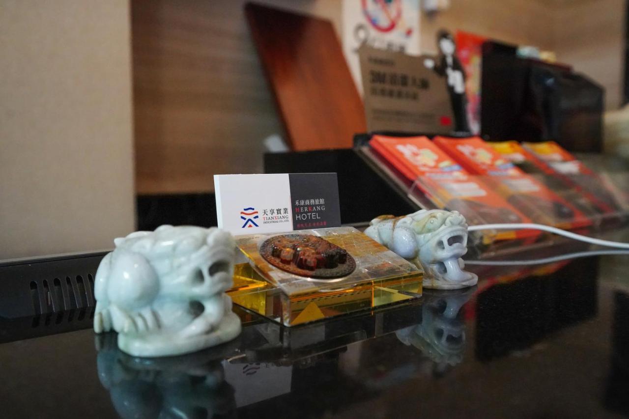 Herkang Hotel Tajcshung Kültér fotó