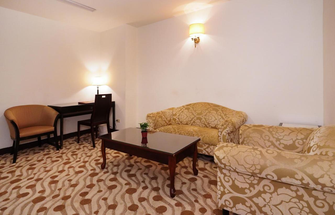 Herkang Hotel Tajcshung Kültér fotó