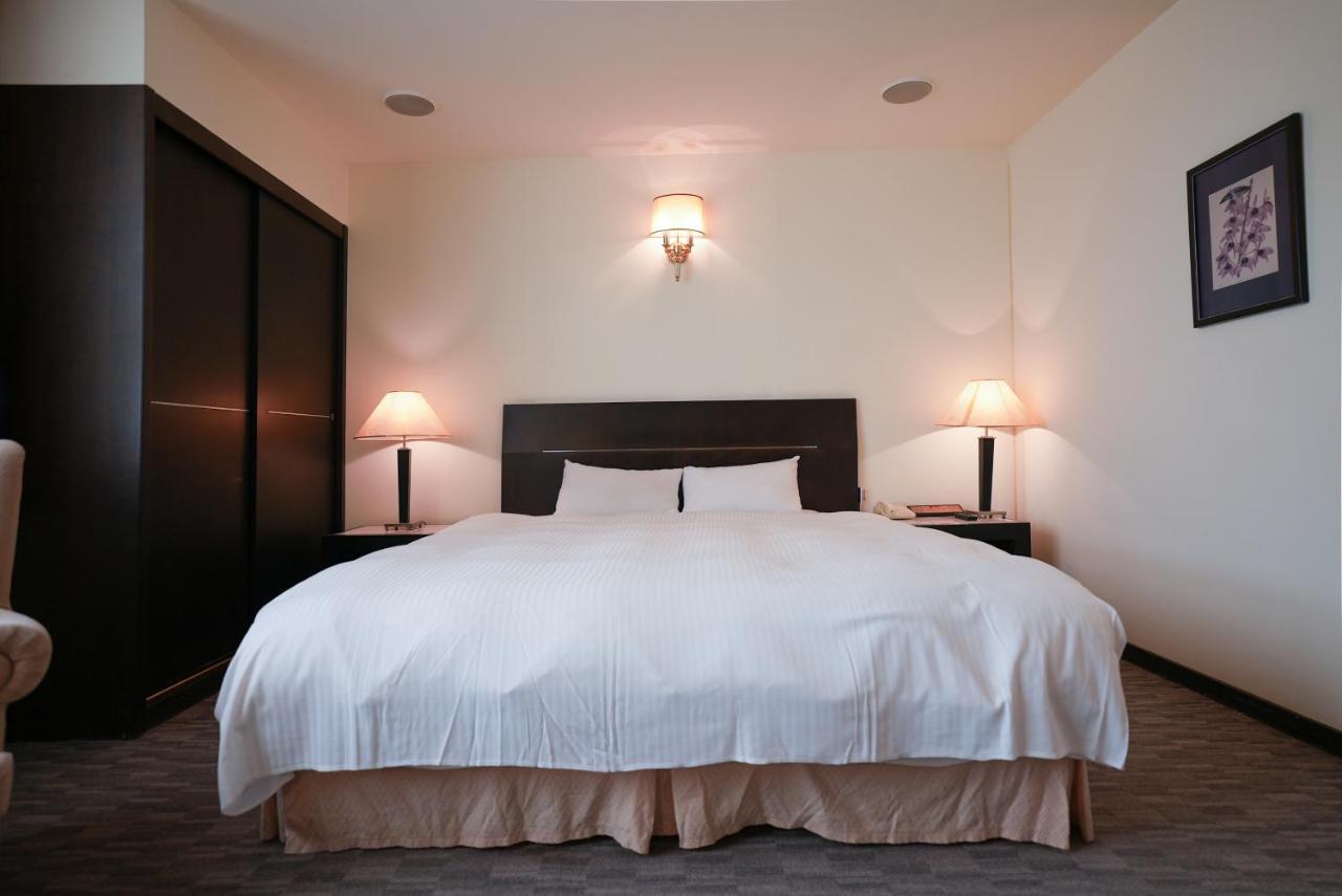Herkang Hotel Tajcshung Kültér fotó